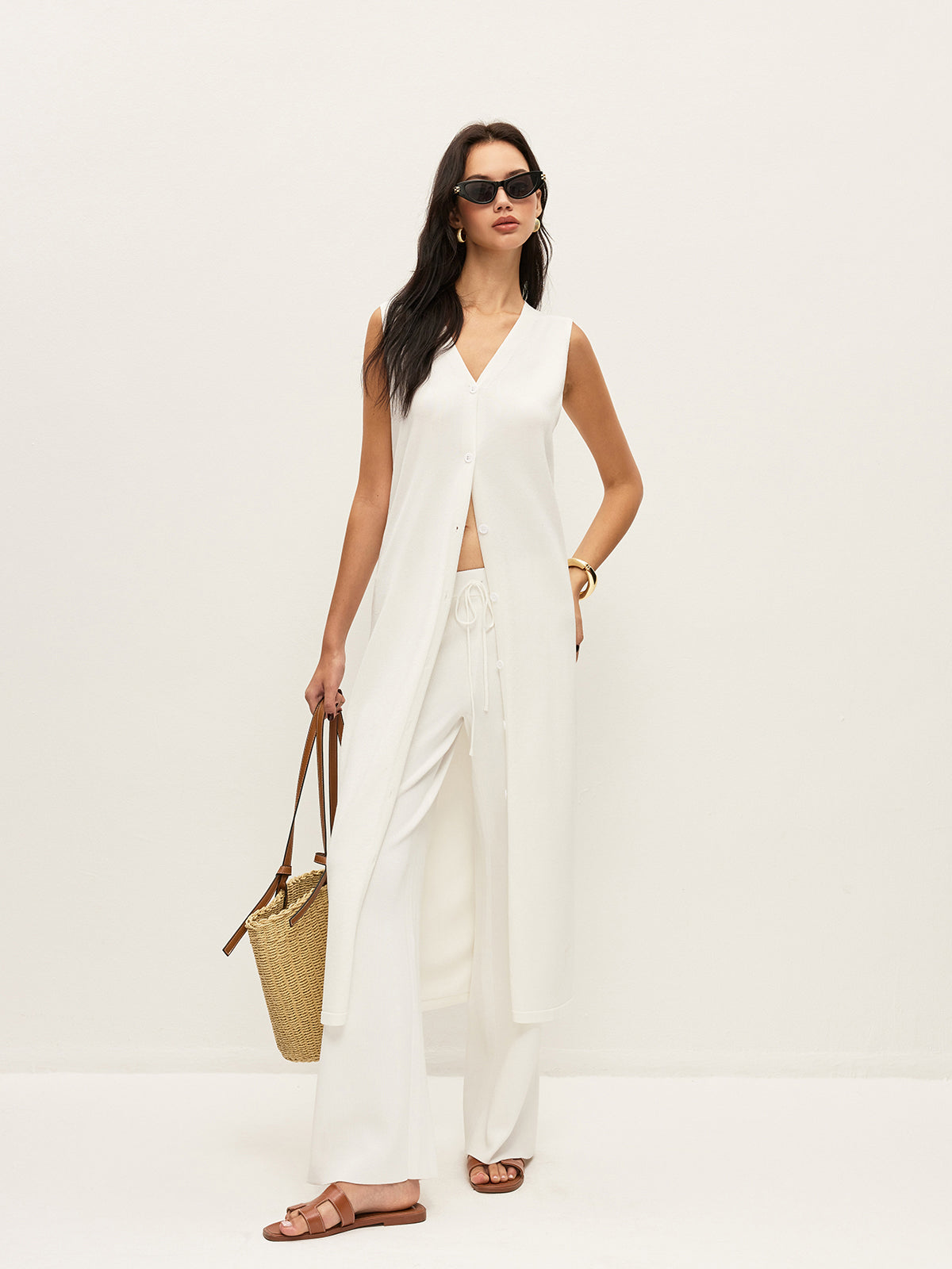 Set aus Weste mit Knöpfen und Strickhose