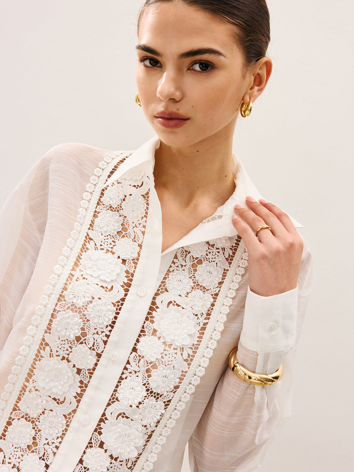 Bluse mit transparenten Spitzendetails