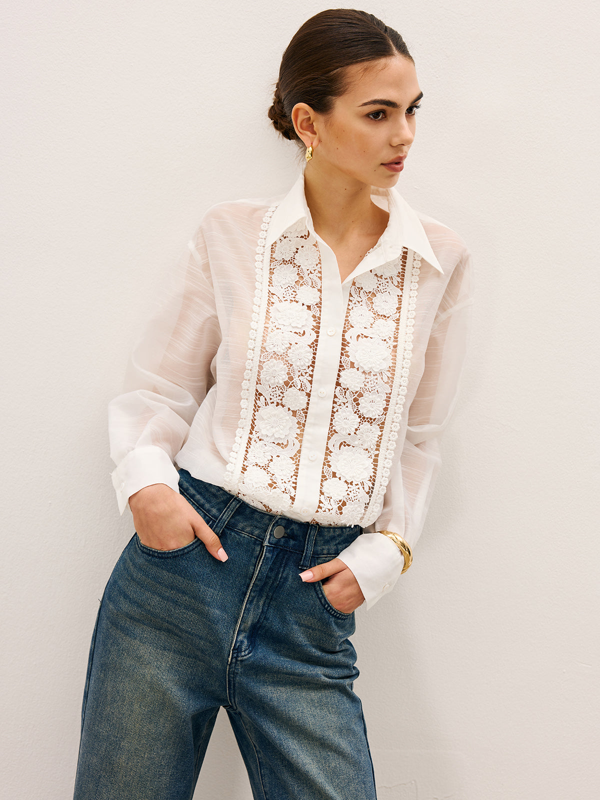 Bluse mit transparenten Spitzendetails