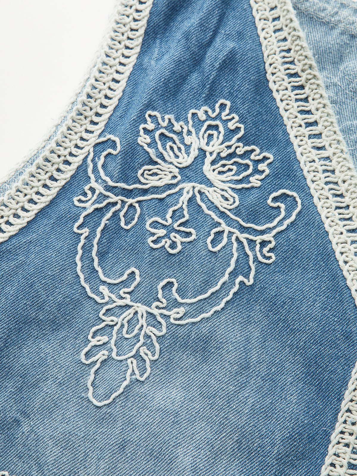 Bestickte Jeansweste mit Knopfleiste