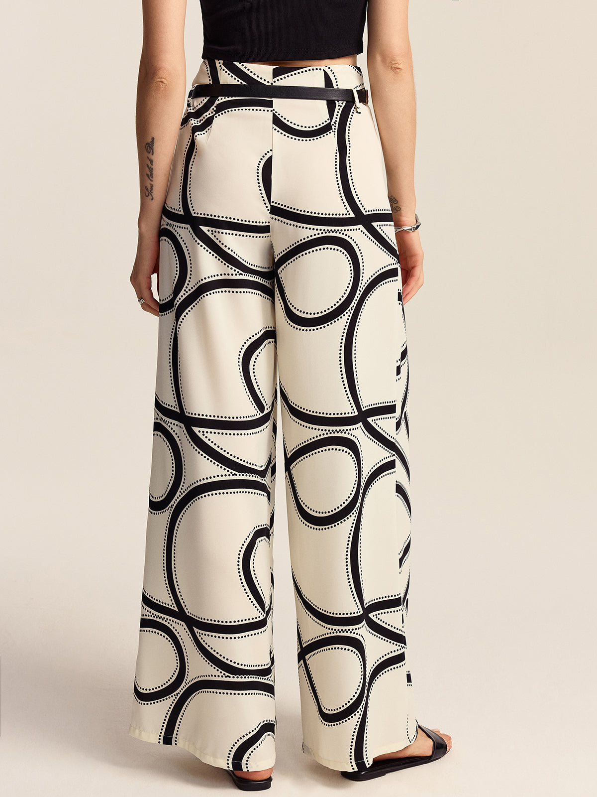 Halbtransparente, gemusterte Hose mit weitem Bein