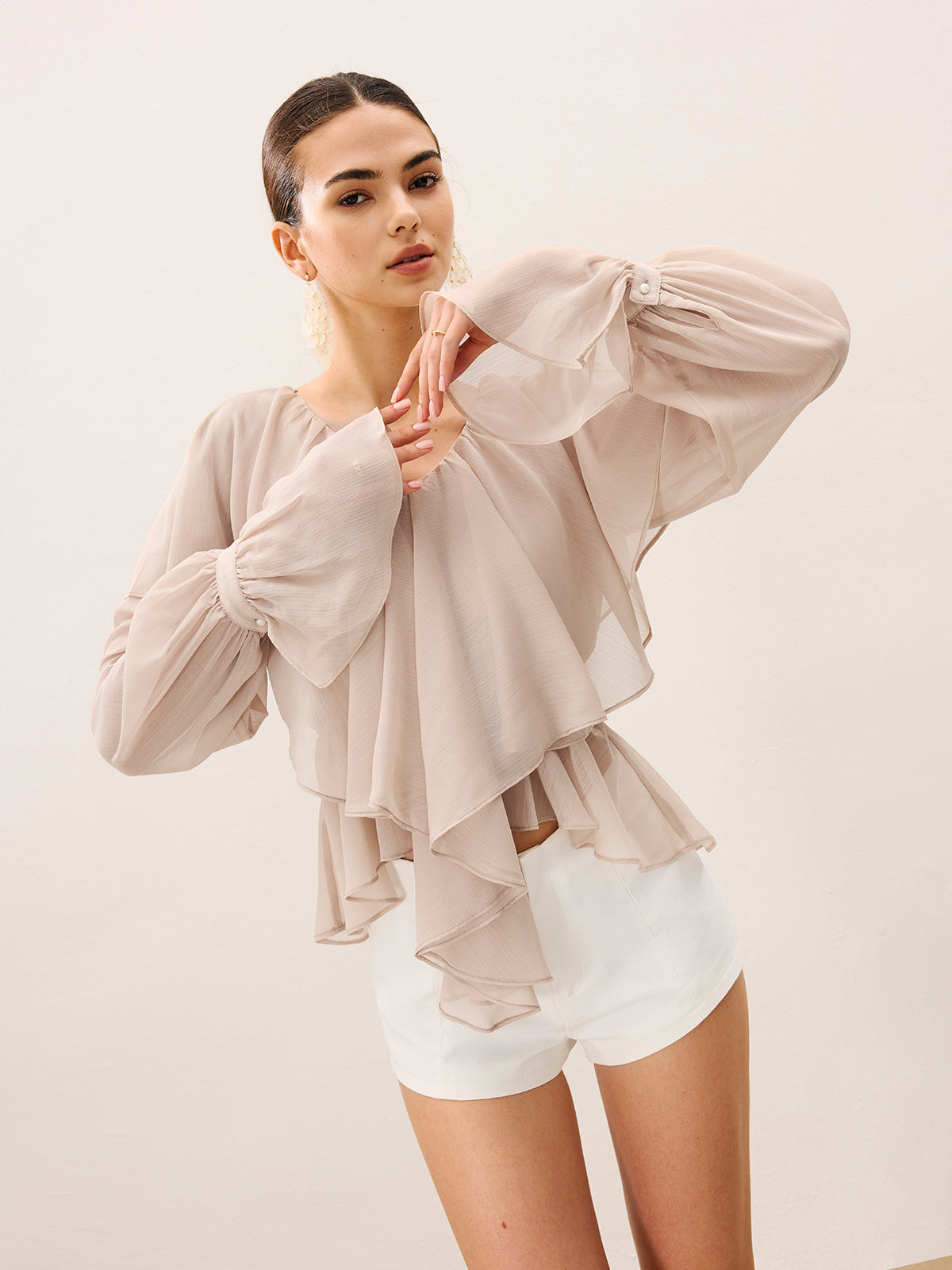 Halbtransparente, gerüschte Lagenbluse aus Chiffon