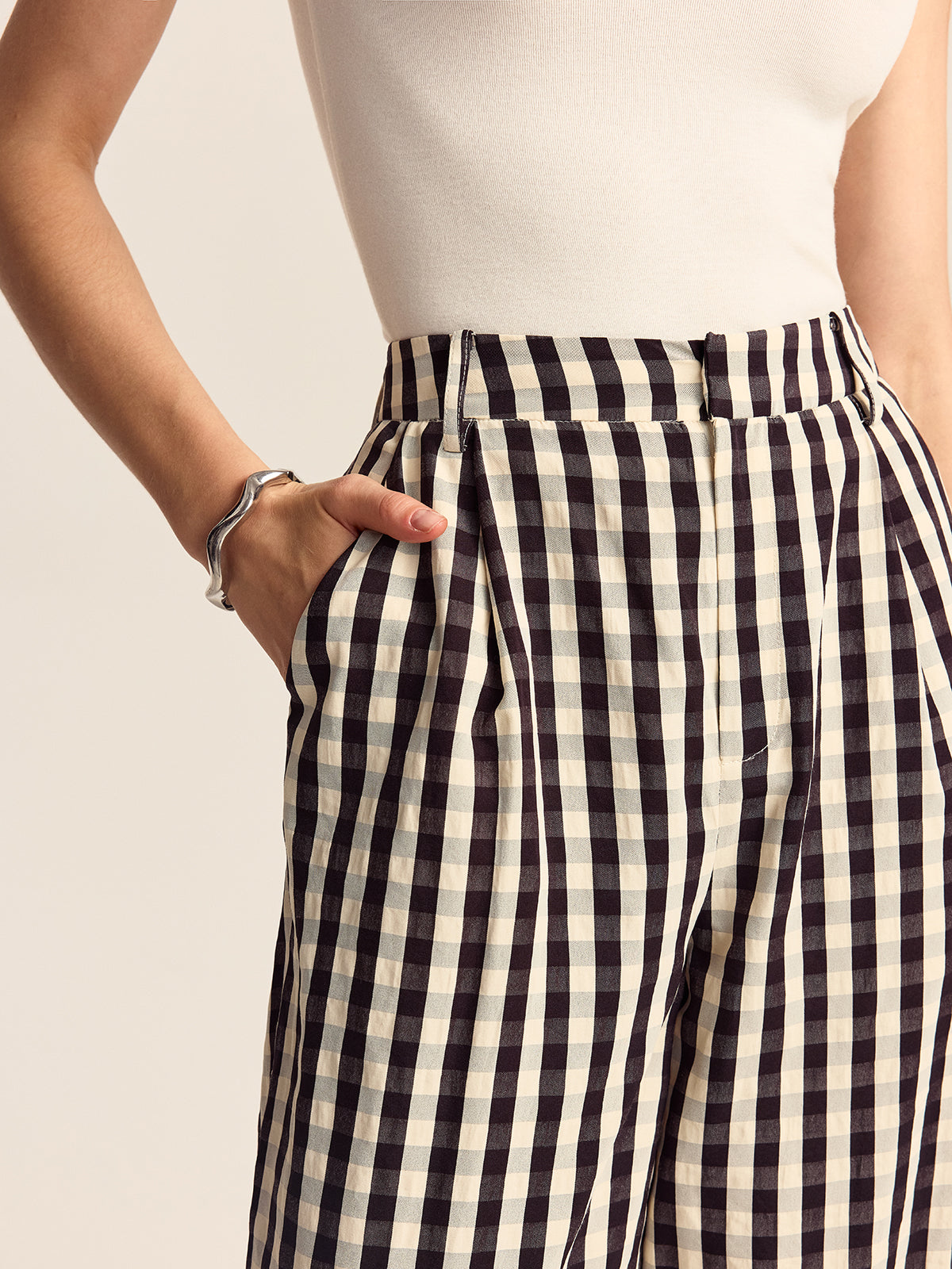 Karierte Hose mit weitem Bein 
