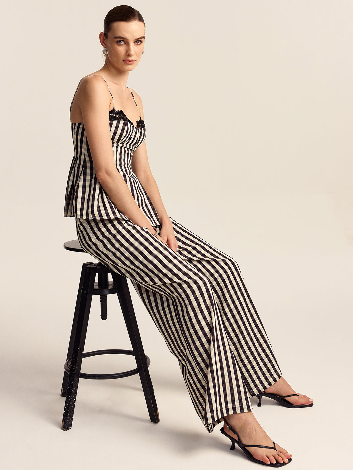 Karierte Hose mit weitem Bein 