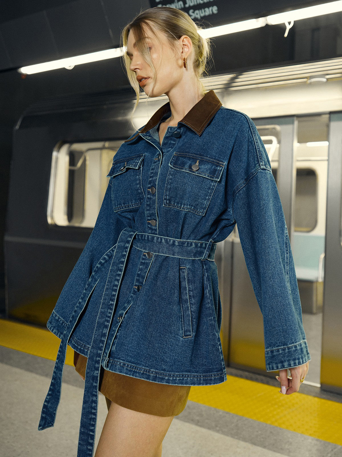 Althea Kemer Detaylı Denim Ceket