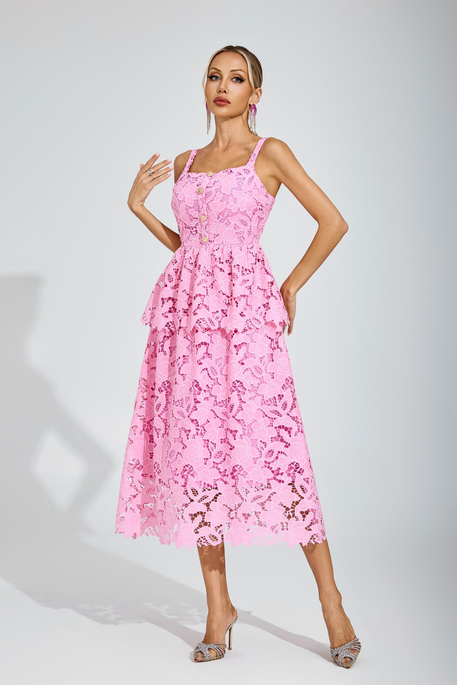 Amelie Rosa Spitzen-Peplum-Midikleid
