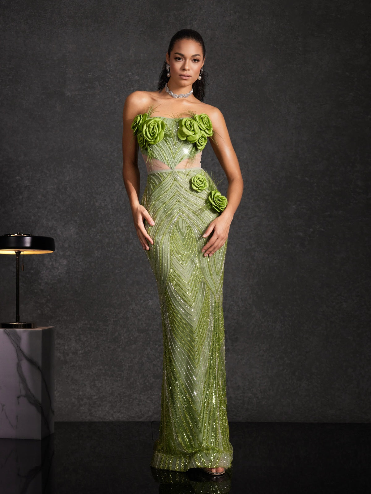 Trägerloses Maxikleid mit Blumenmuster und Pailletten zum Eid-Fest