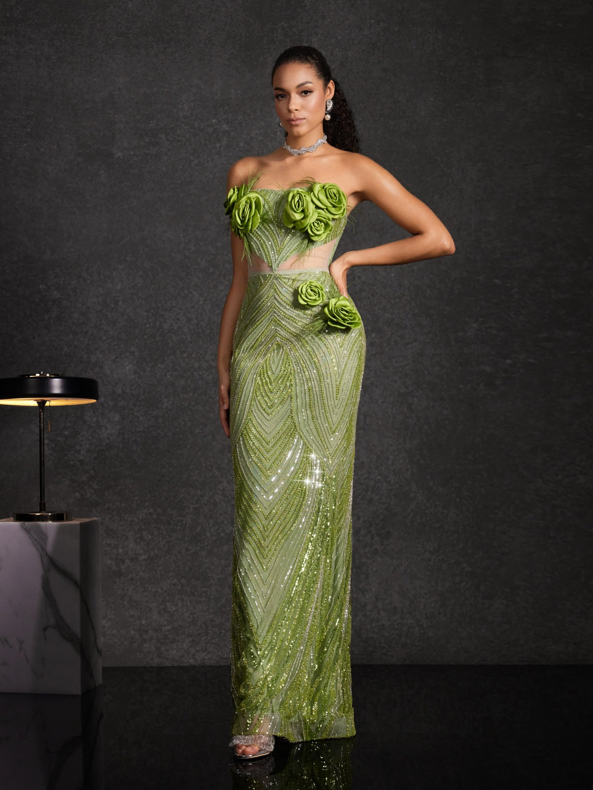 Trägerloses Maxikleid mit Blumenmuster und Pailletten zum Eid-Fest