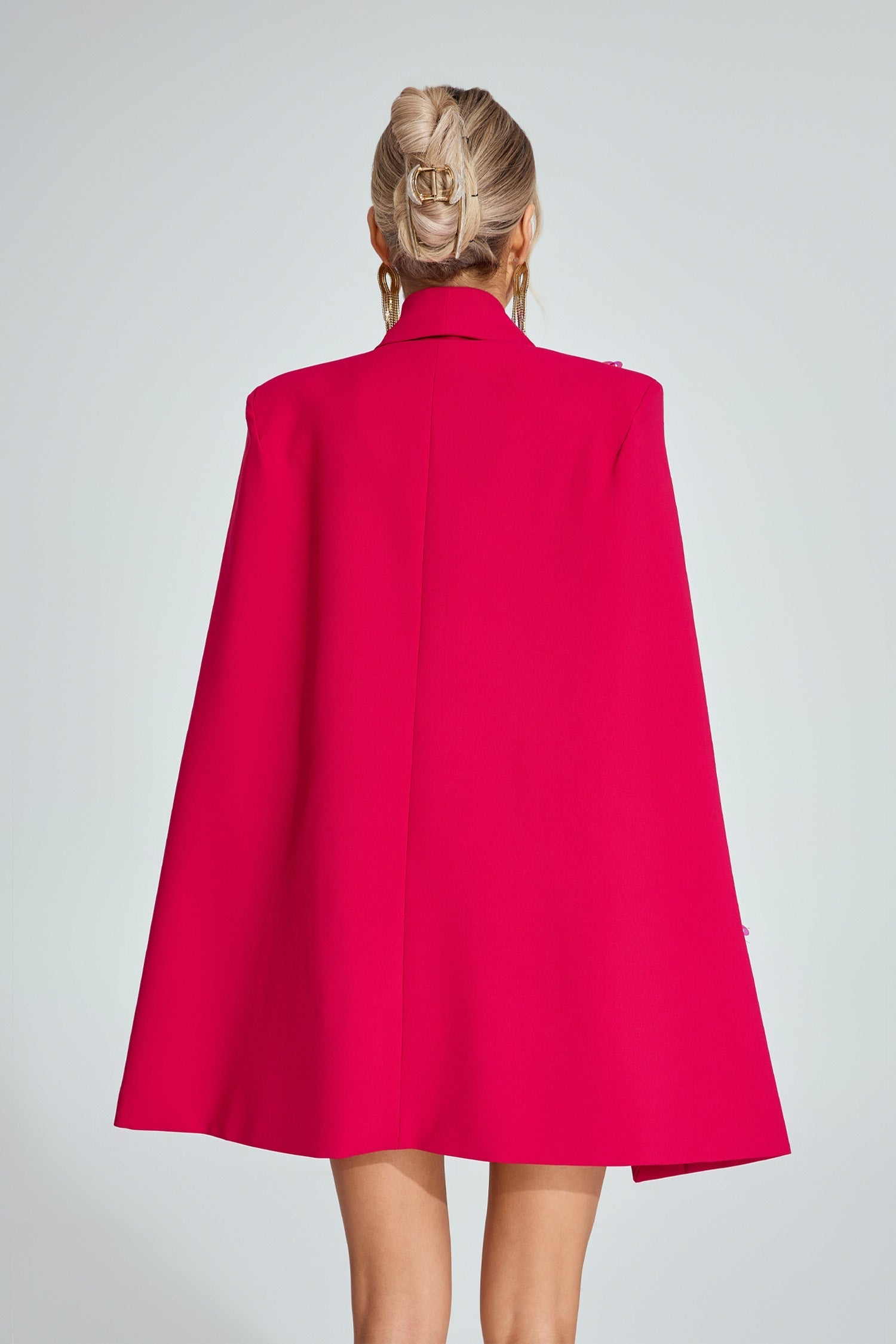 Stella Minikleid mit verziertem Cape 