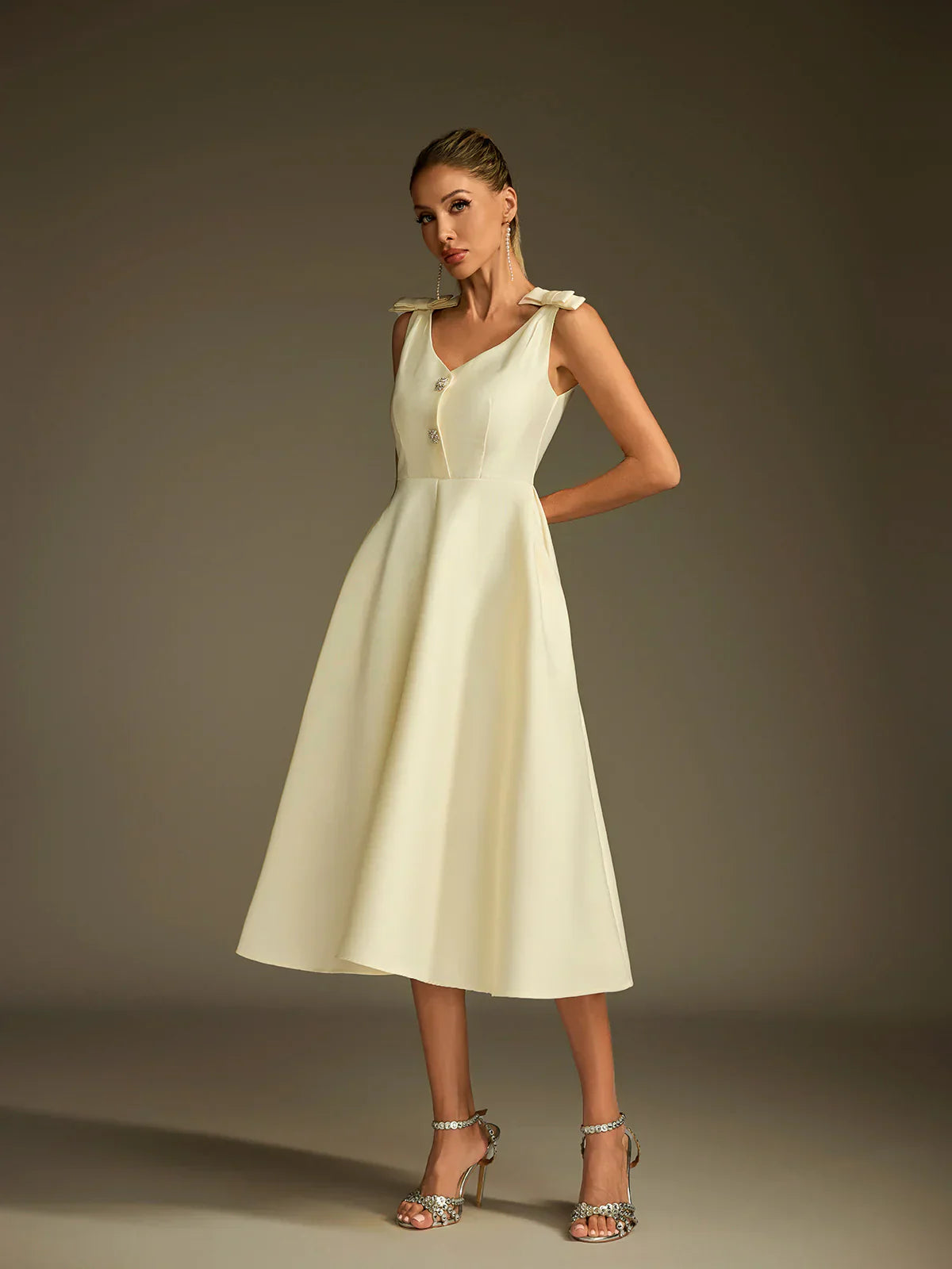 Colette Satin Flare Midikleid 