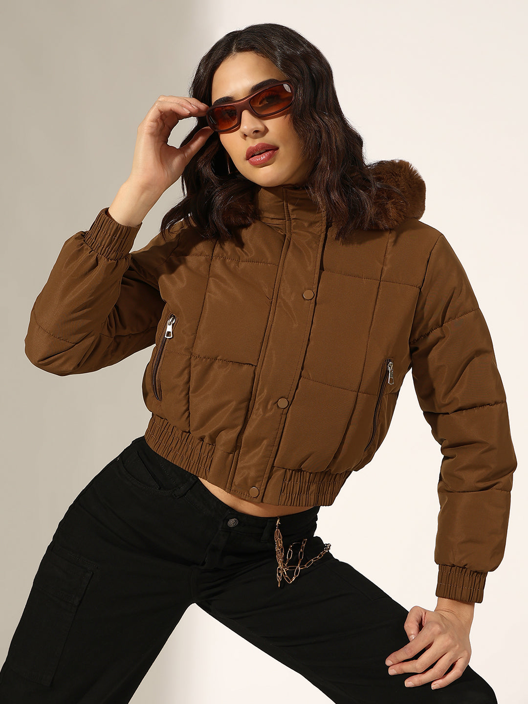 Oona Steppjacke mit Kapuze aus Kunstpelz 