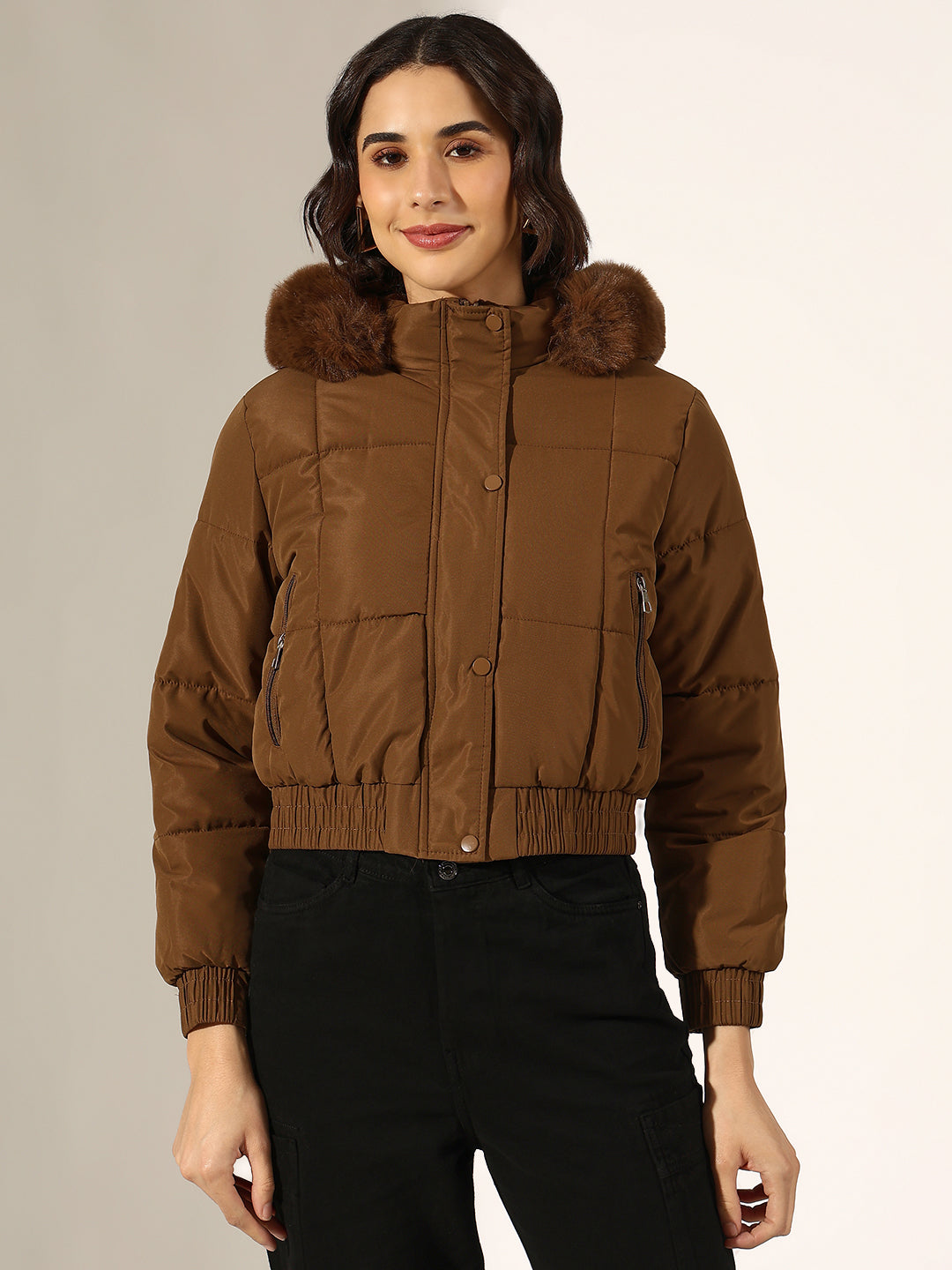 Oona Steppjacke mit Kapuze aus Kunstpelz 
