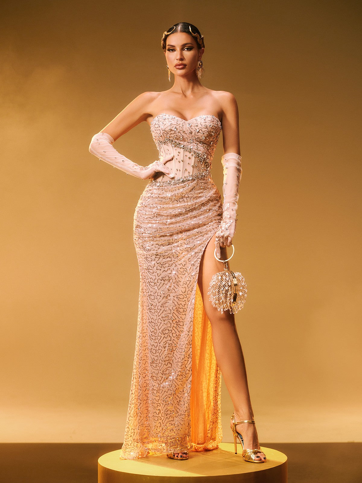 Coralyn trägerloses Maxikleid mit Strasssteinen und Schlitz