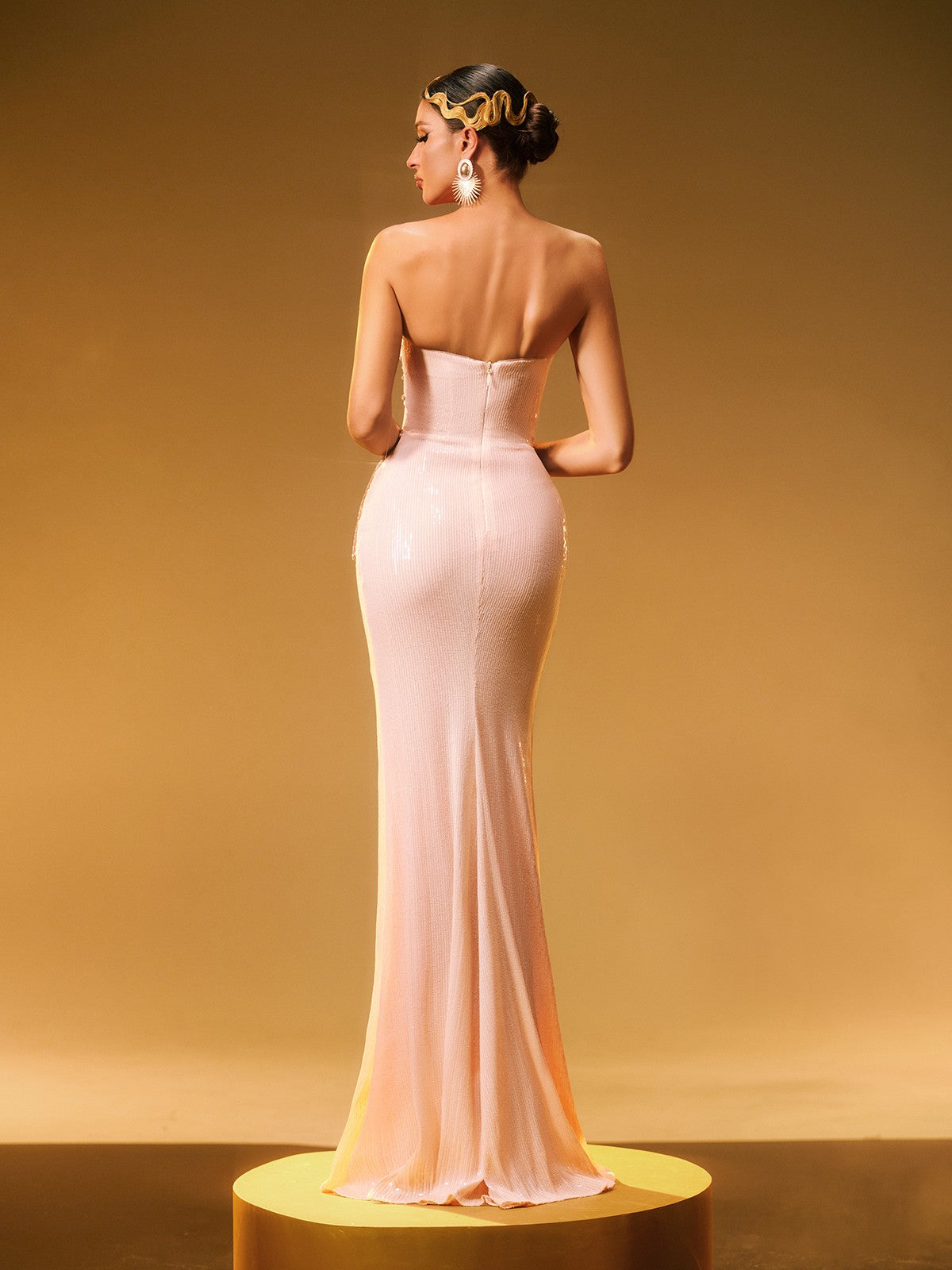 Trägerloses Pailletten-Maxikleid von Cryos