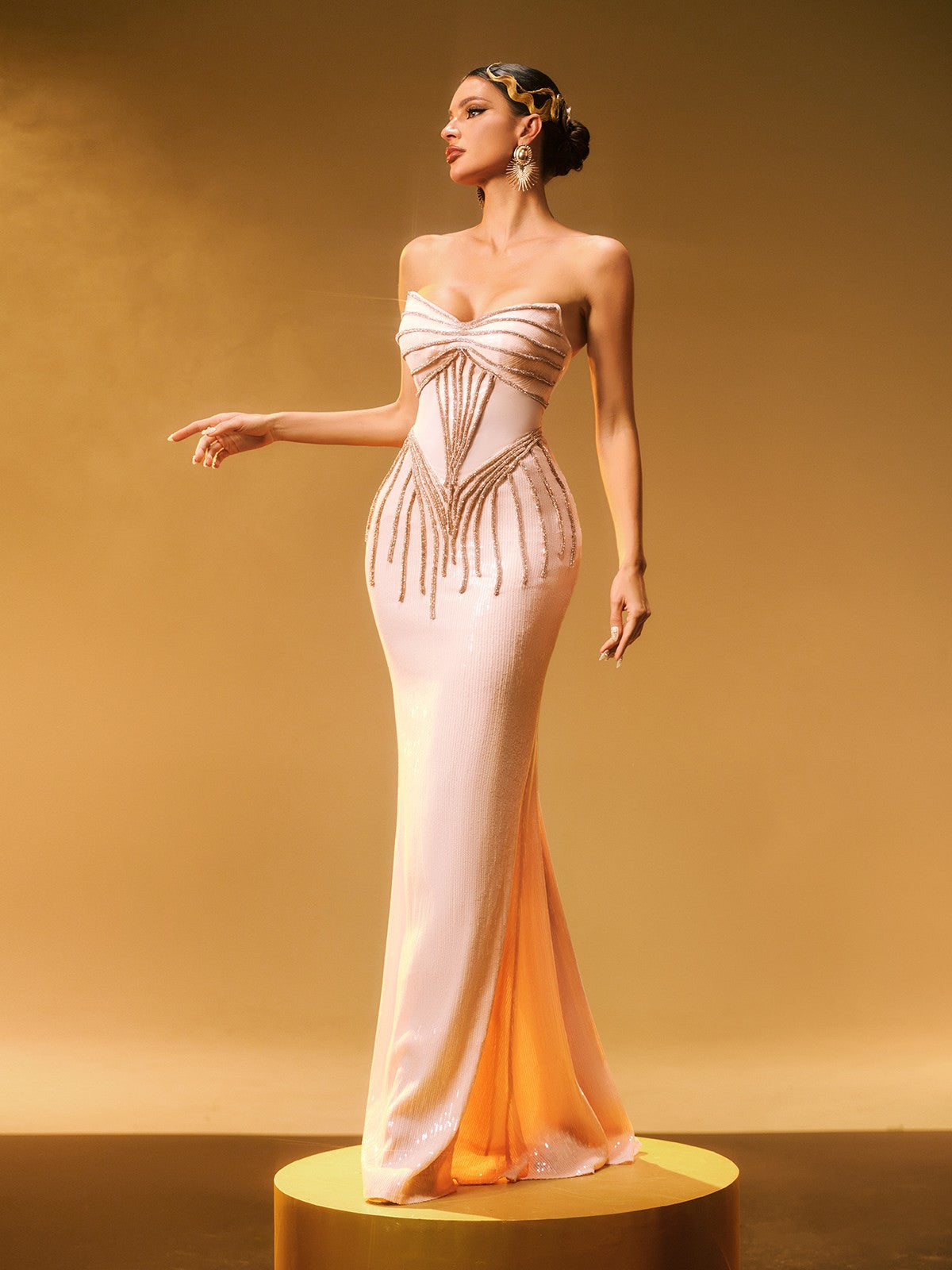 Trägerloses Pailletten-Maxikleid von Cryos