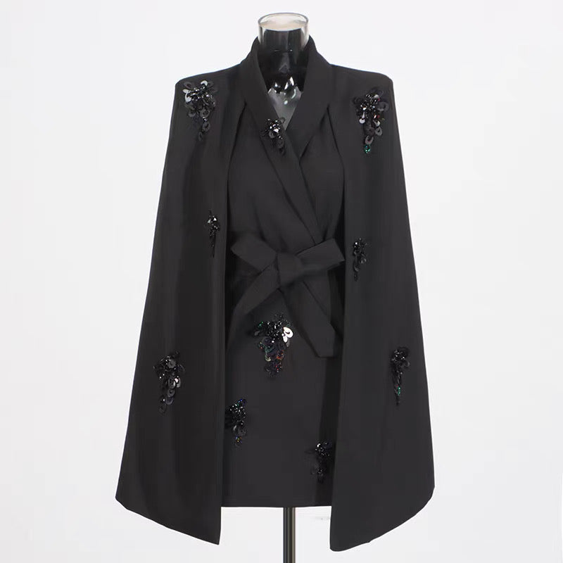 Stella Minikleid mit verziertem Cape 