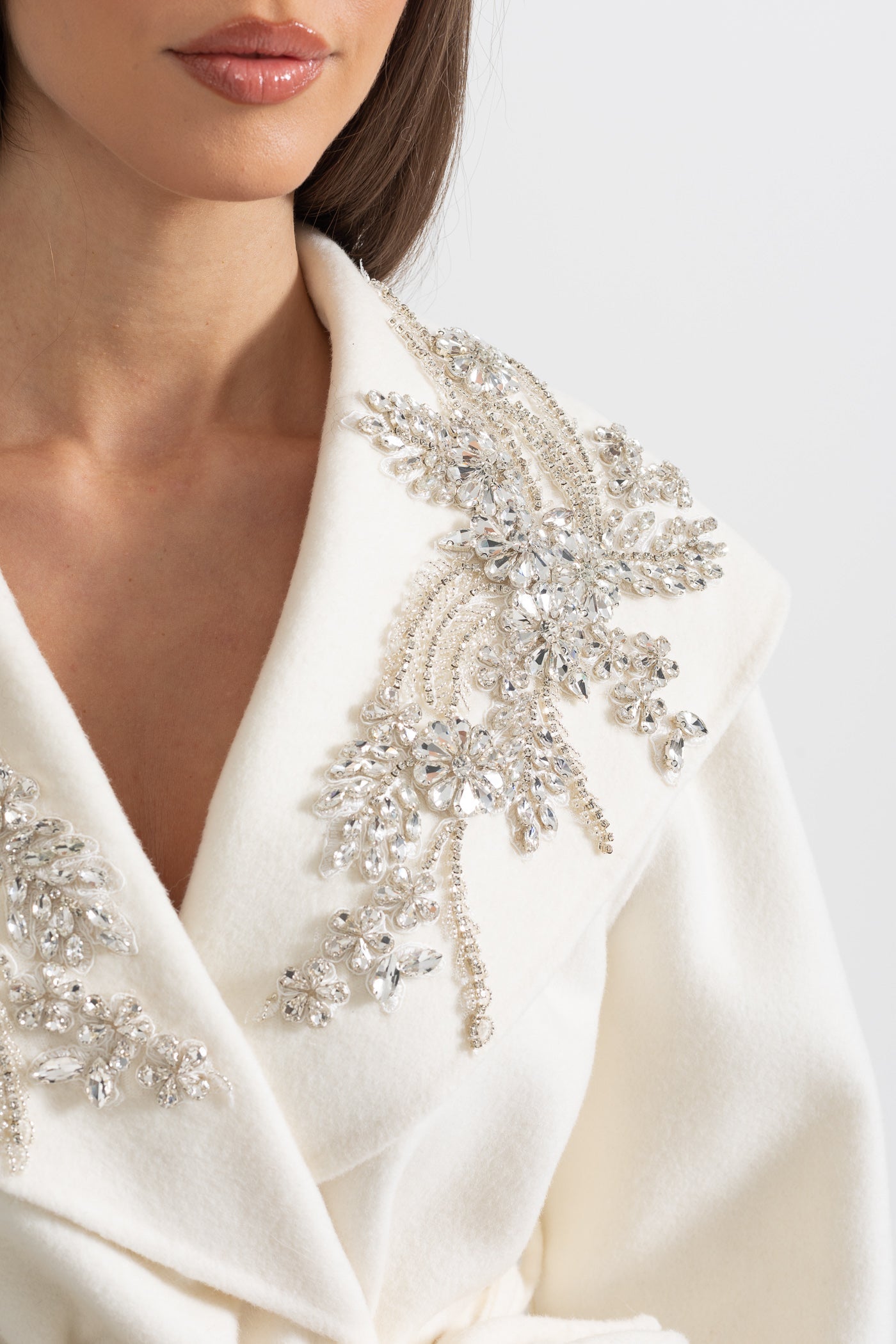 Tilki Kürk Manşetli ve 3D Çiçek Detaylı Kaşmir Palto