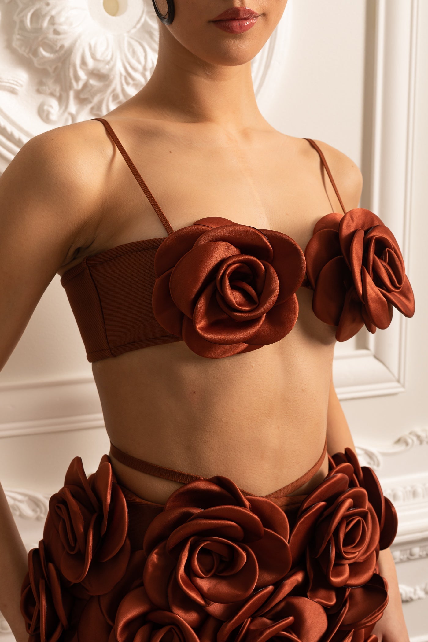 Zarif Saten Takım, 3D Çiçek Süslemeleriyle - Kahverengi