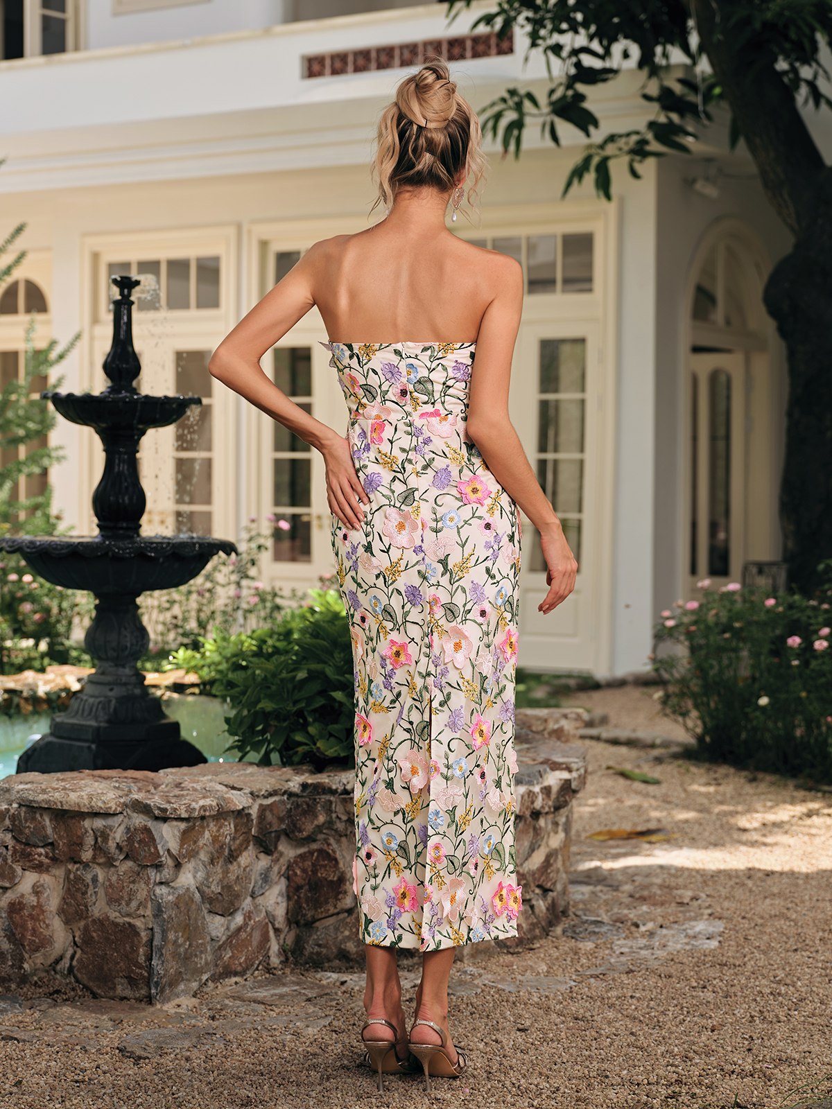 Daelyr trägerloses Midikleid mit Blumenstickerei