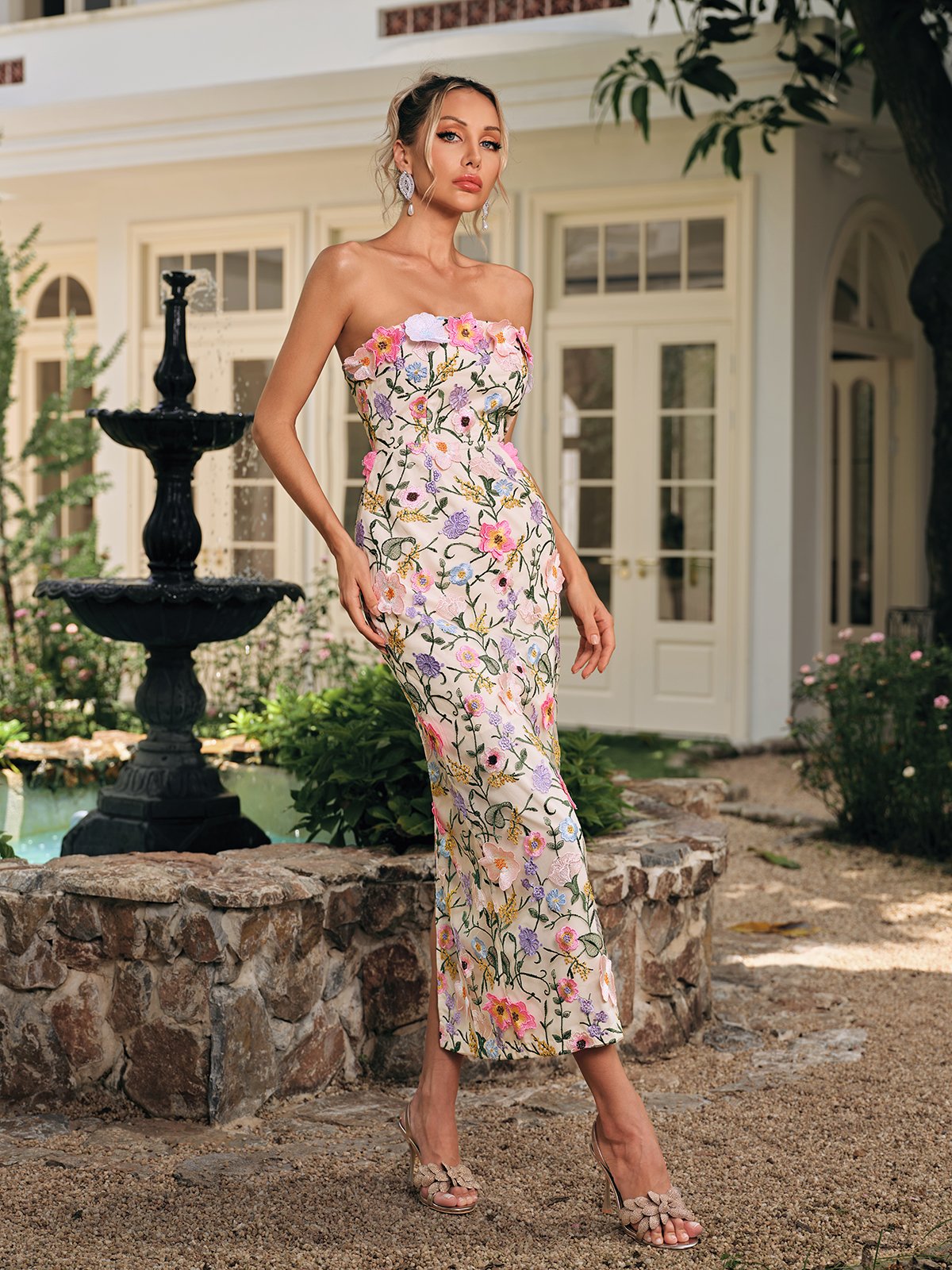 Daelyr trägerloses Midikleid mit Blumenstickerei
