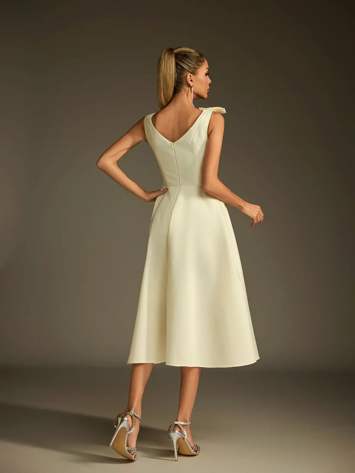 Colette Satin Flare Midikleid 