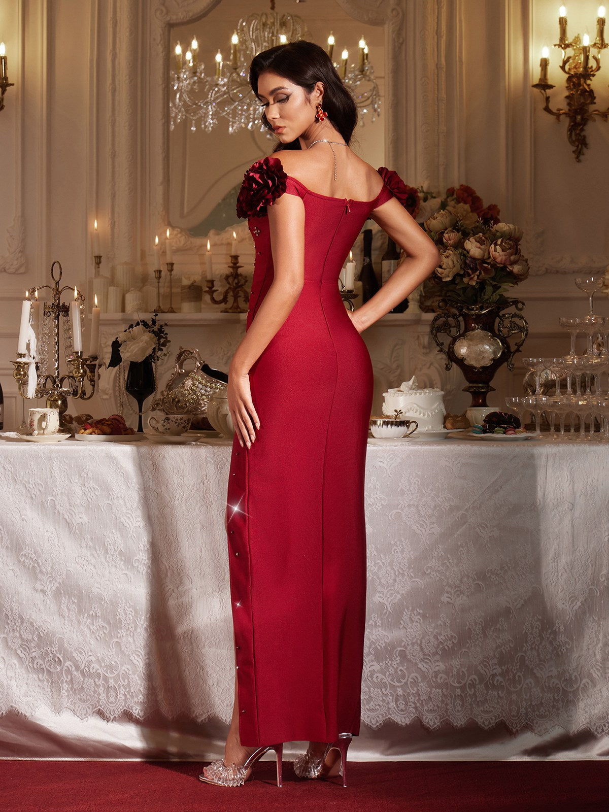 Finella schulterfreies Maxikleid mit Blumenmuster und Bandagenärmeln