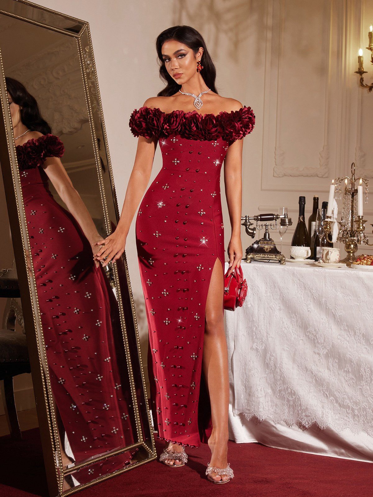 Finella schulterfreies Maxikleid mit Blumenmuster und Bandagenärmeln