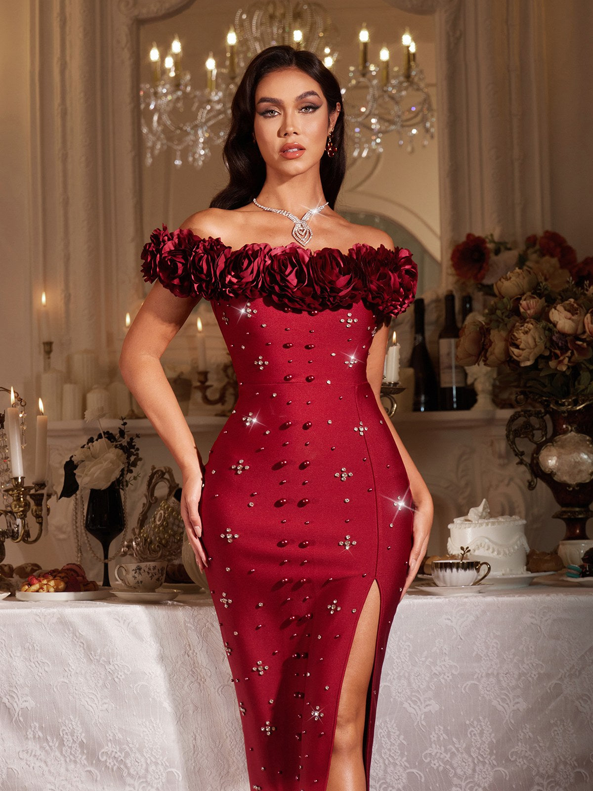Finella schulterfreies Maxikleid mit Blumenmuster und Bandagenärmeln