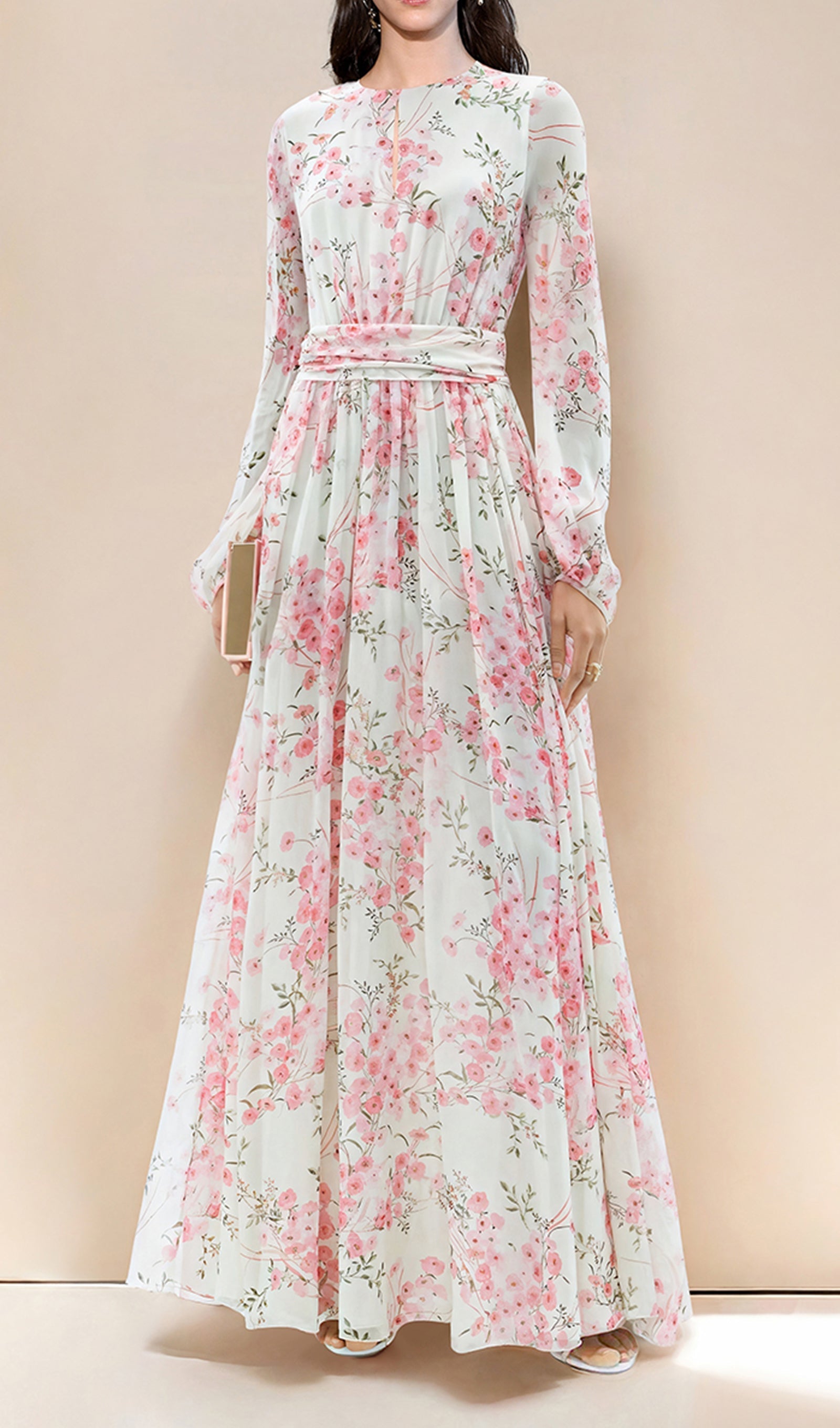Langärmeliges, geblümtes, tailliertes und ausgestelltes Maxikleid