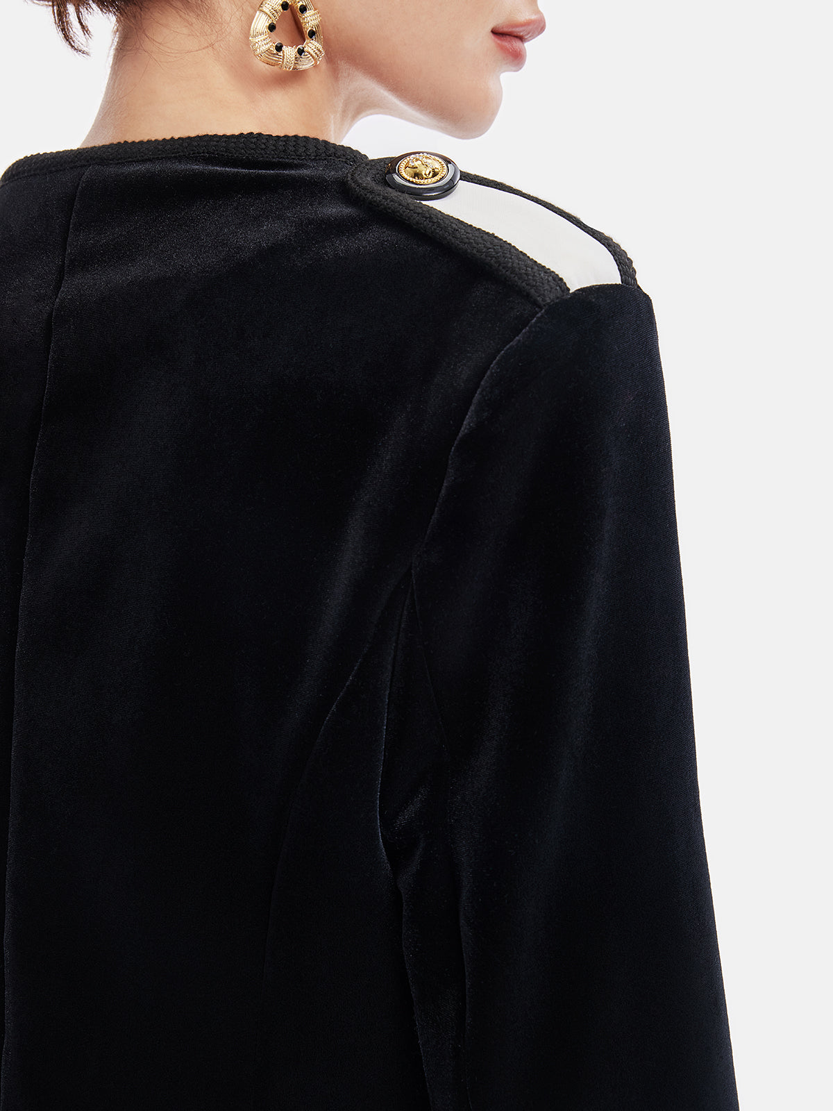 Retro-Samtjacke mit zweireihigem, asymmetrischem Schnitt