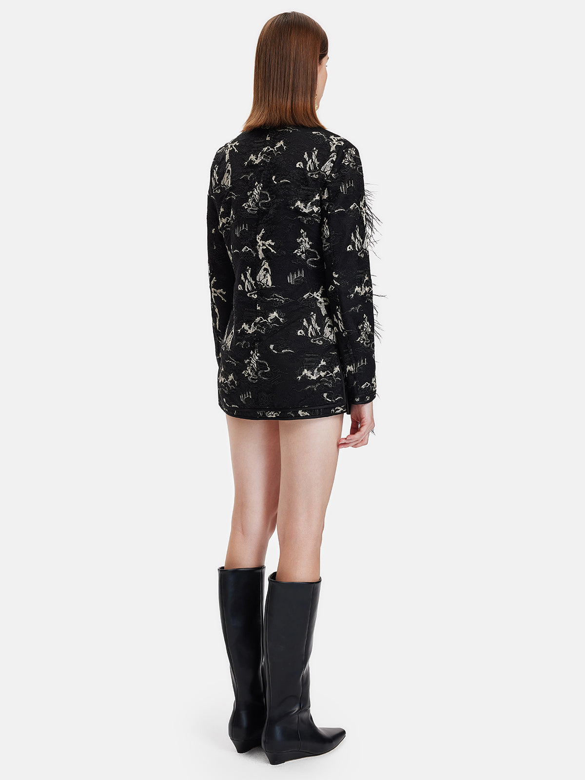 Bestickte, gefiederte und perlenbesetzte Jacke