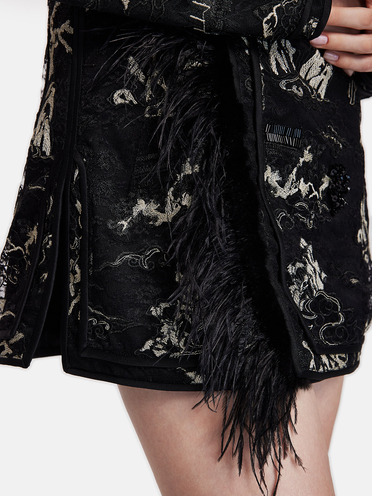 Bestickte, gefiederte und perlenbesetzte Jacke