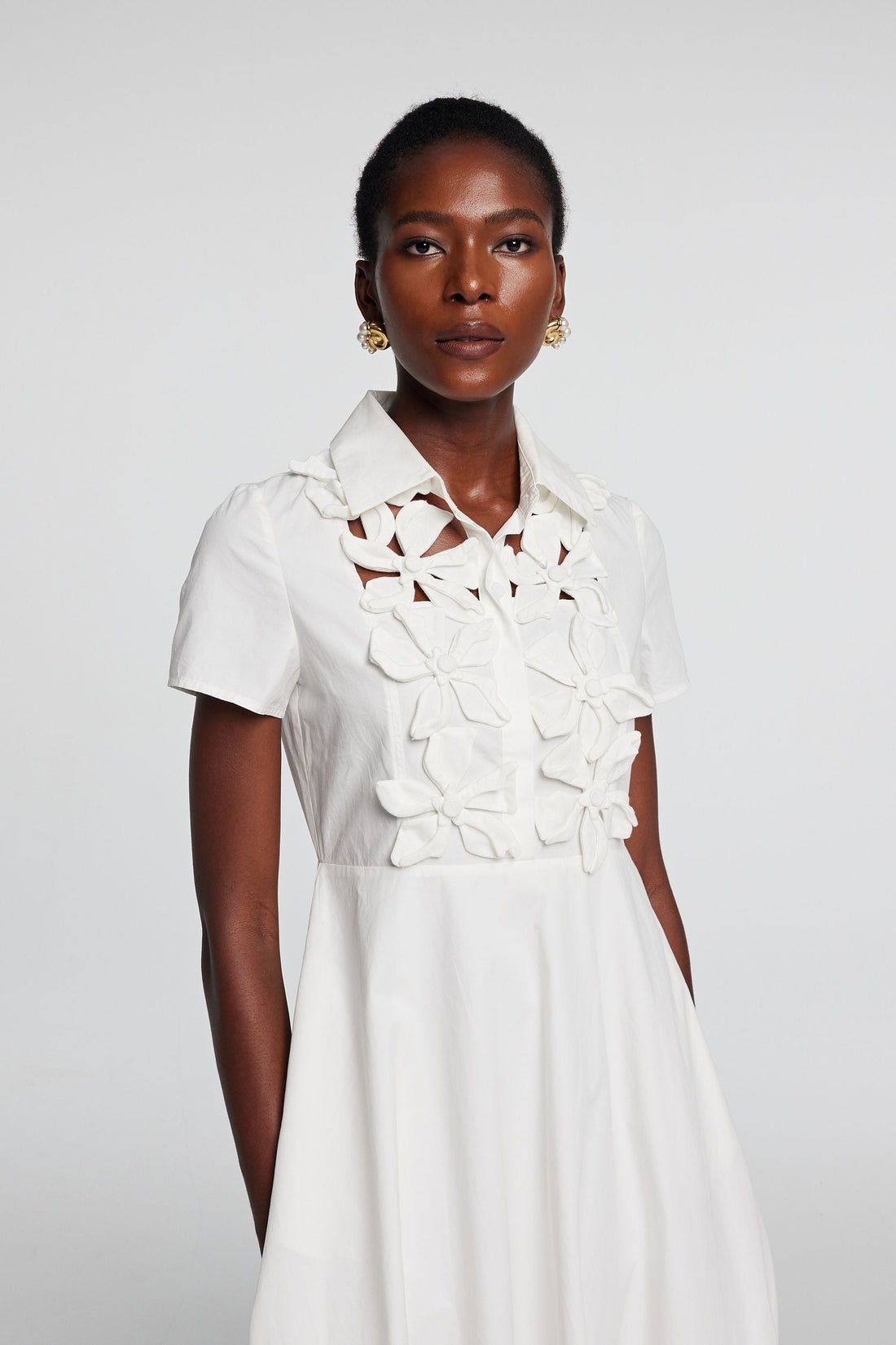 Kira Hollow Maxikleid mit Blumenmuster und kurzen Ärmeln