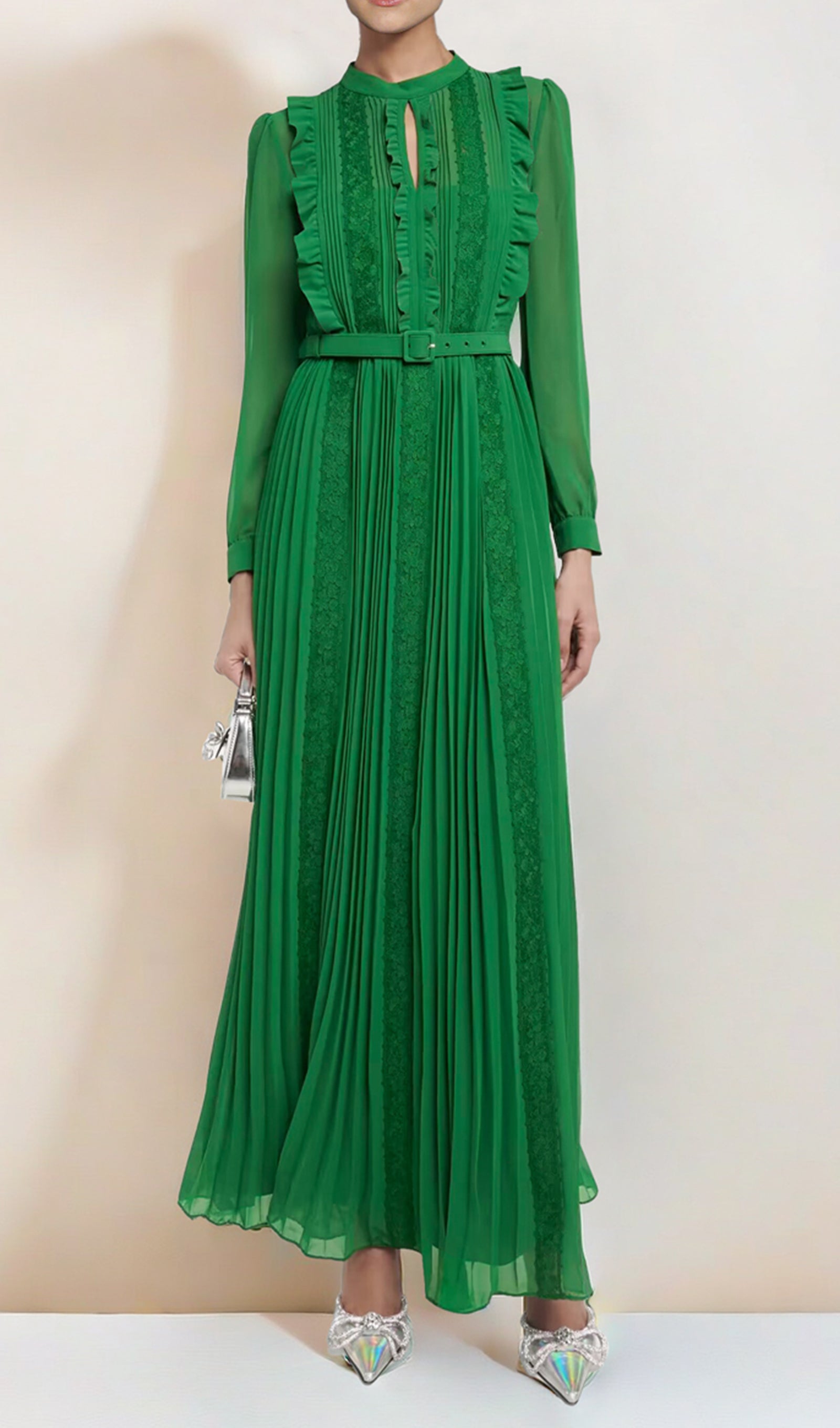 Grünes, tailliertes Maxikleid aus gerüschter, plissierter Spitze
