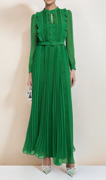 Grünes, tailliertes Maxikleid aus gerüschter, plissierter Spitze