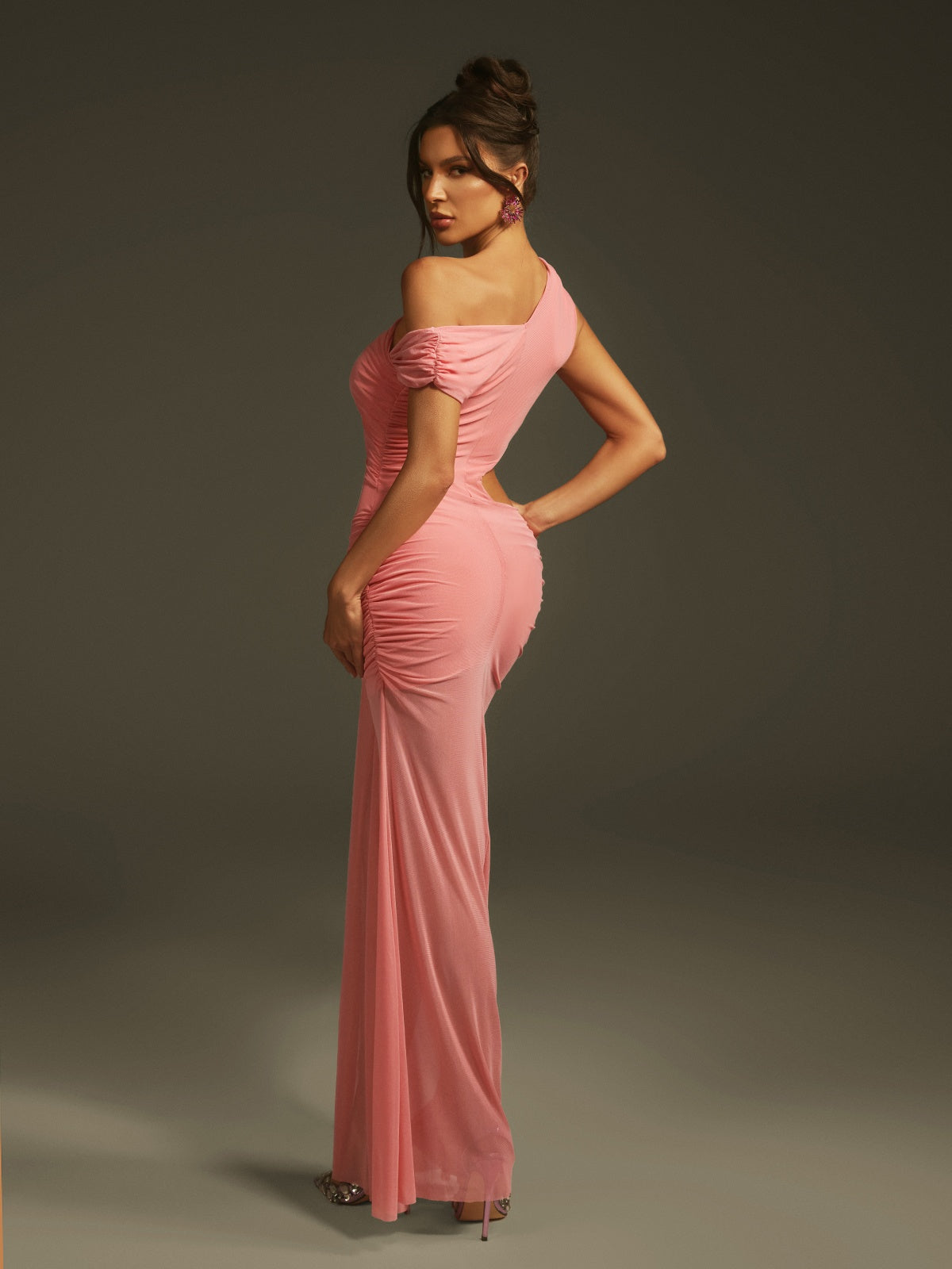 Lakia Maxikleid mit Cut-outs und Raffungen aus Mesh