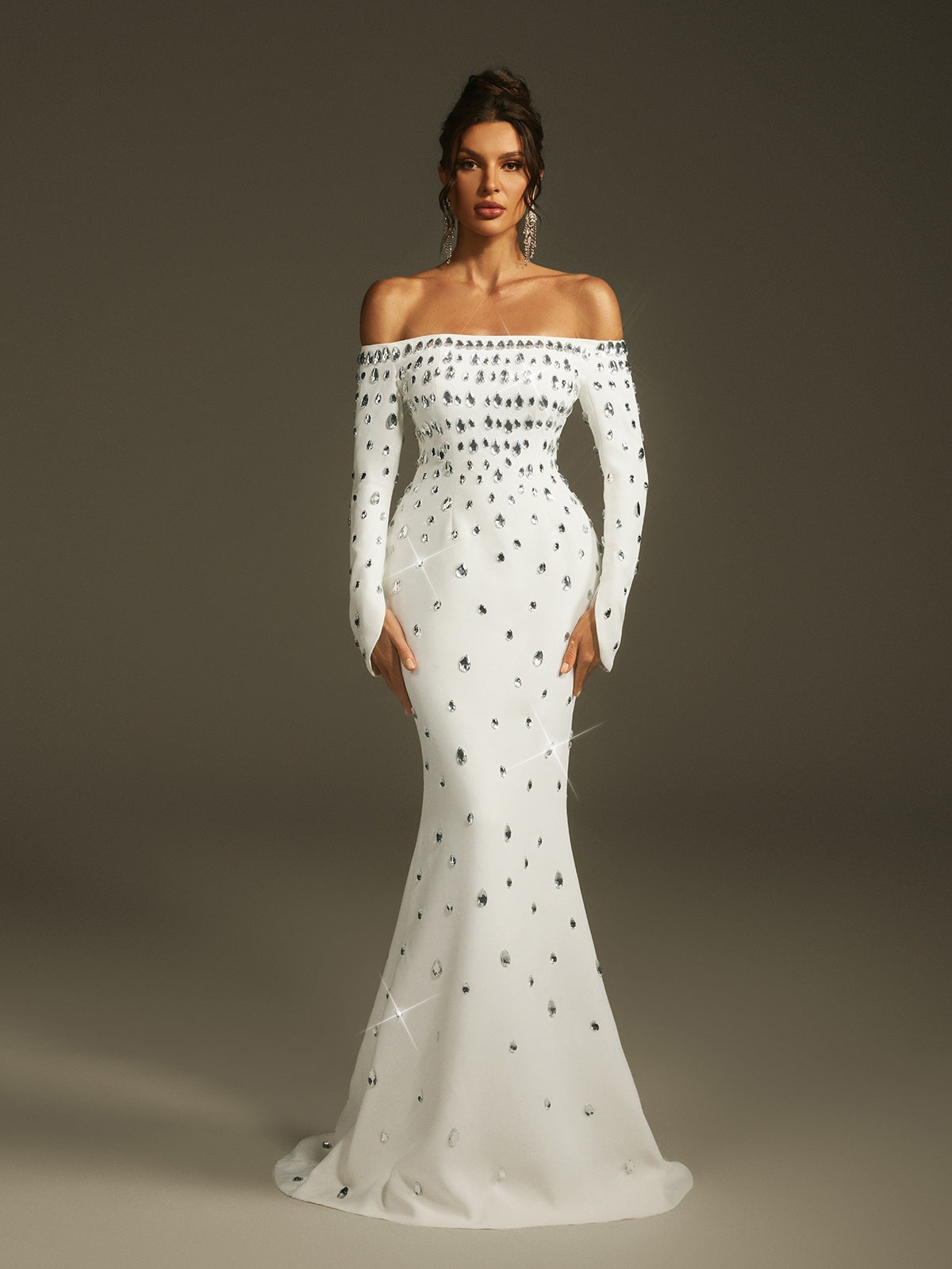 Leehi schulterfreies Kristall-Maxikleid