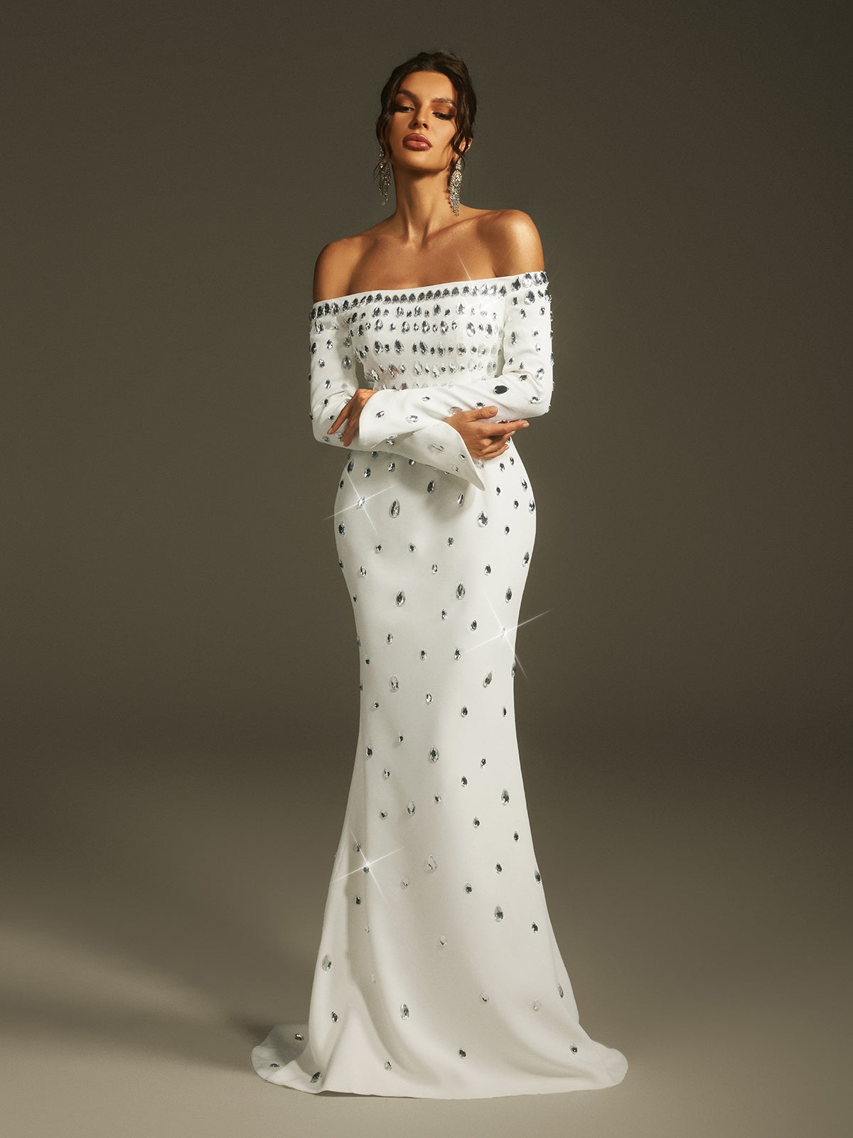 Leehi schulterfreies Kristall-Maxikleid