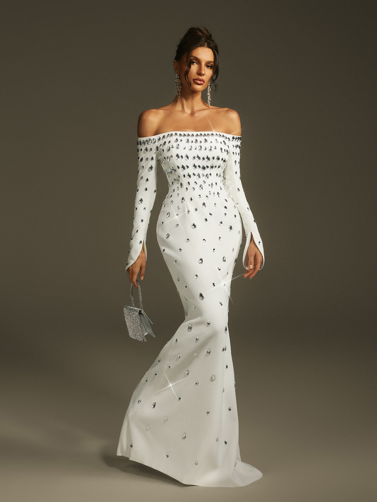 Leehi schulterfreies Kristall-Maxikleid