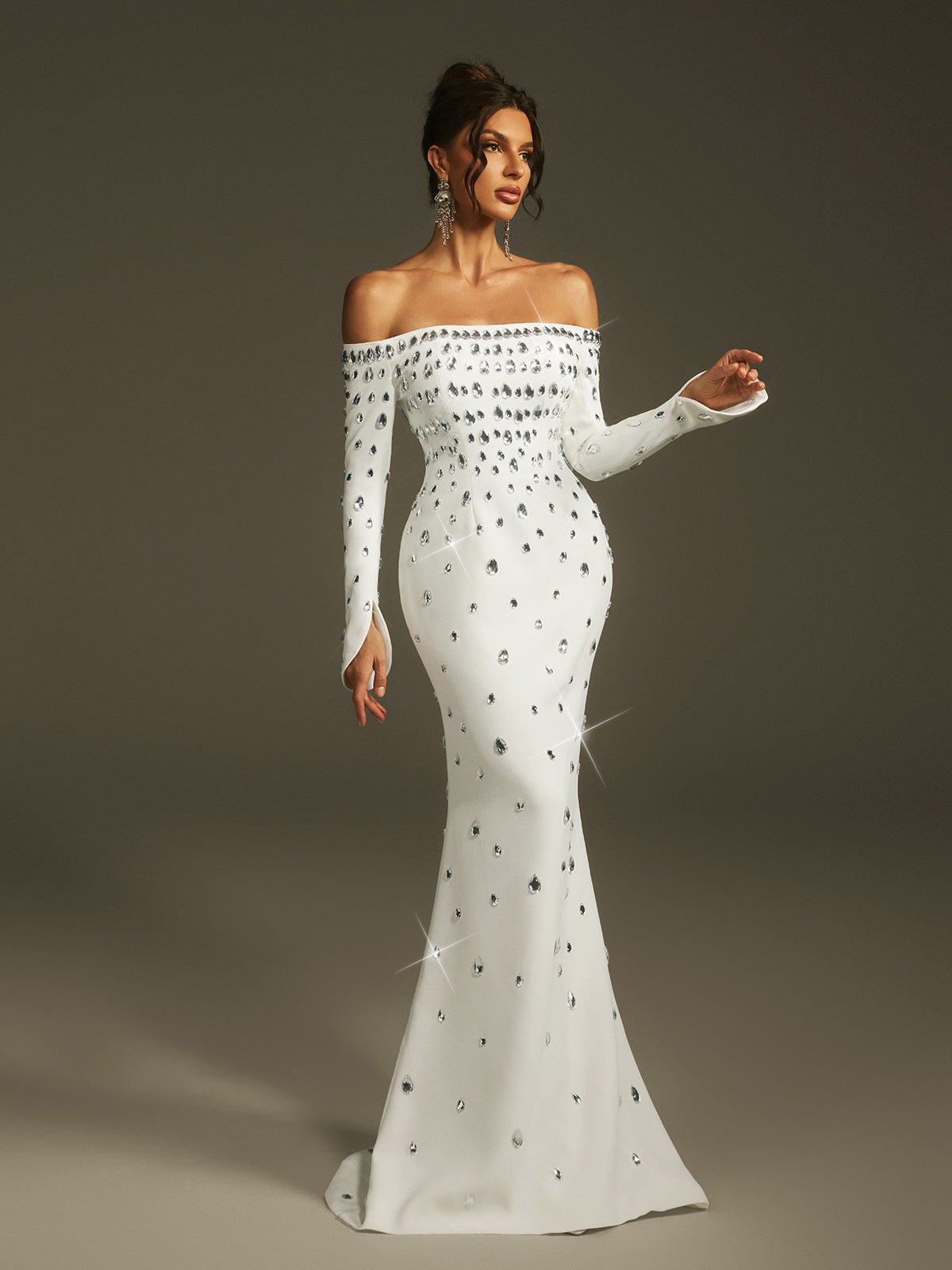 Leehi schulterfreies Kristall-Maxikleid