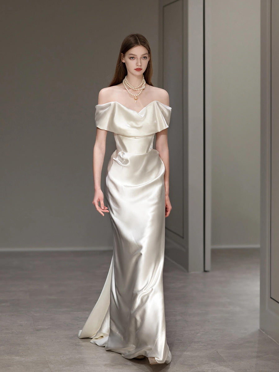 Celandine Drapiertes Satin-Fishtail-Maxikleid 