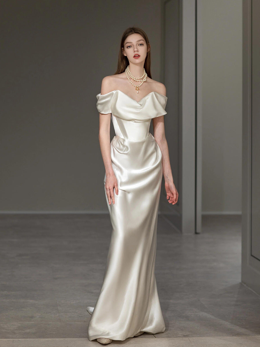 Celandine Drapiertes Satin-Fishtail-Maxikleid 
