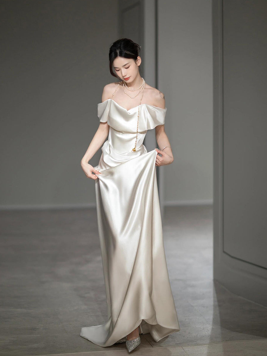 Celandine Drapiertes Satin-Fishtail-Maxikleid 