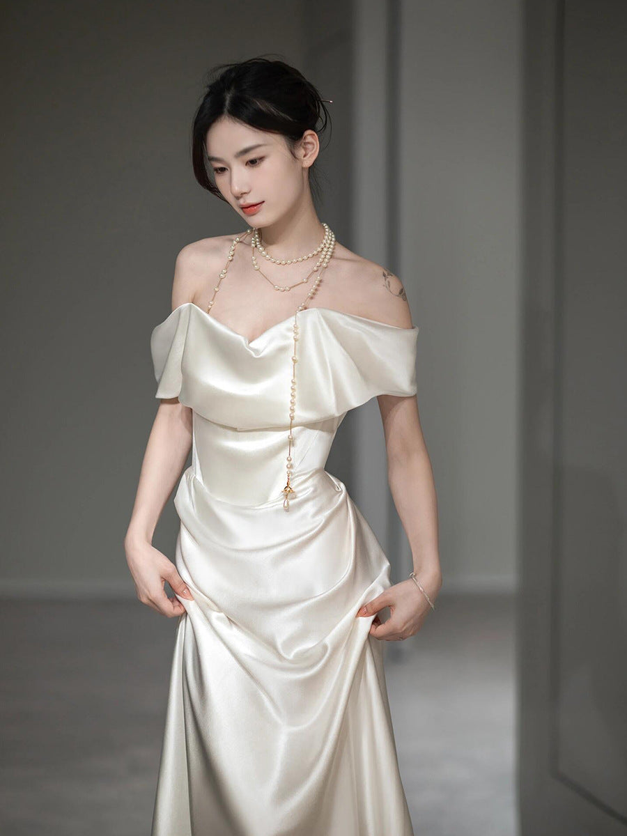 Celandine Drapiertes Satin-Fishtail-Maxikleid 