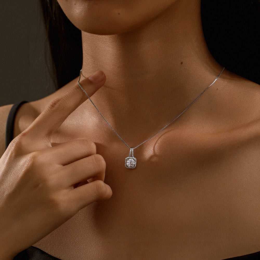 S925 Gümüş 1 Karat Prenses Çanta Tasarımlı Moissanite Kolye