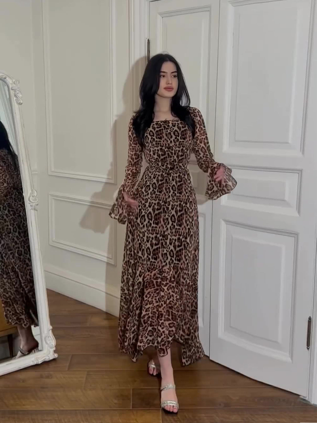 Alisora Leopar Desenli Yırtmaçlı Elbise