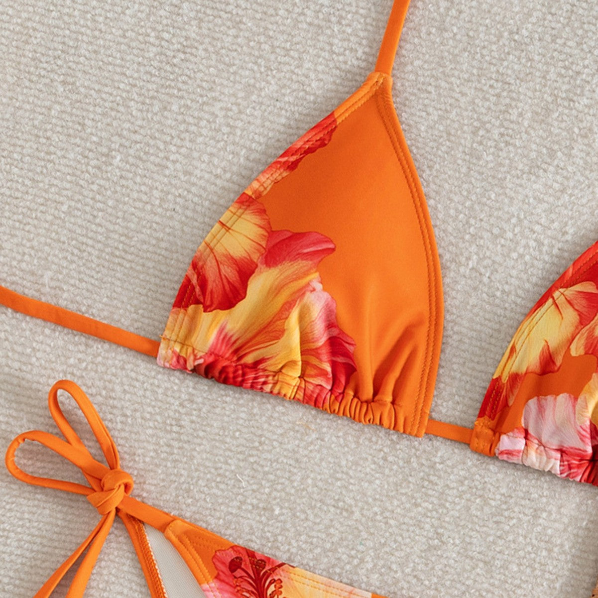 Üçgen Kupa Dantelli Baskılı Bikini Takımı