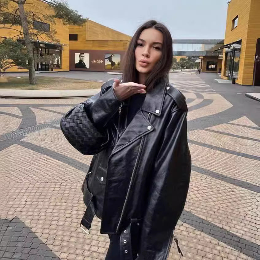 Alisora Kuşaklı ve Fermuar Detaylı Kadın Suni Deri Ceket