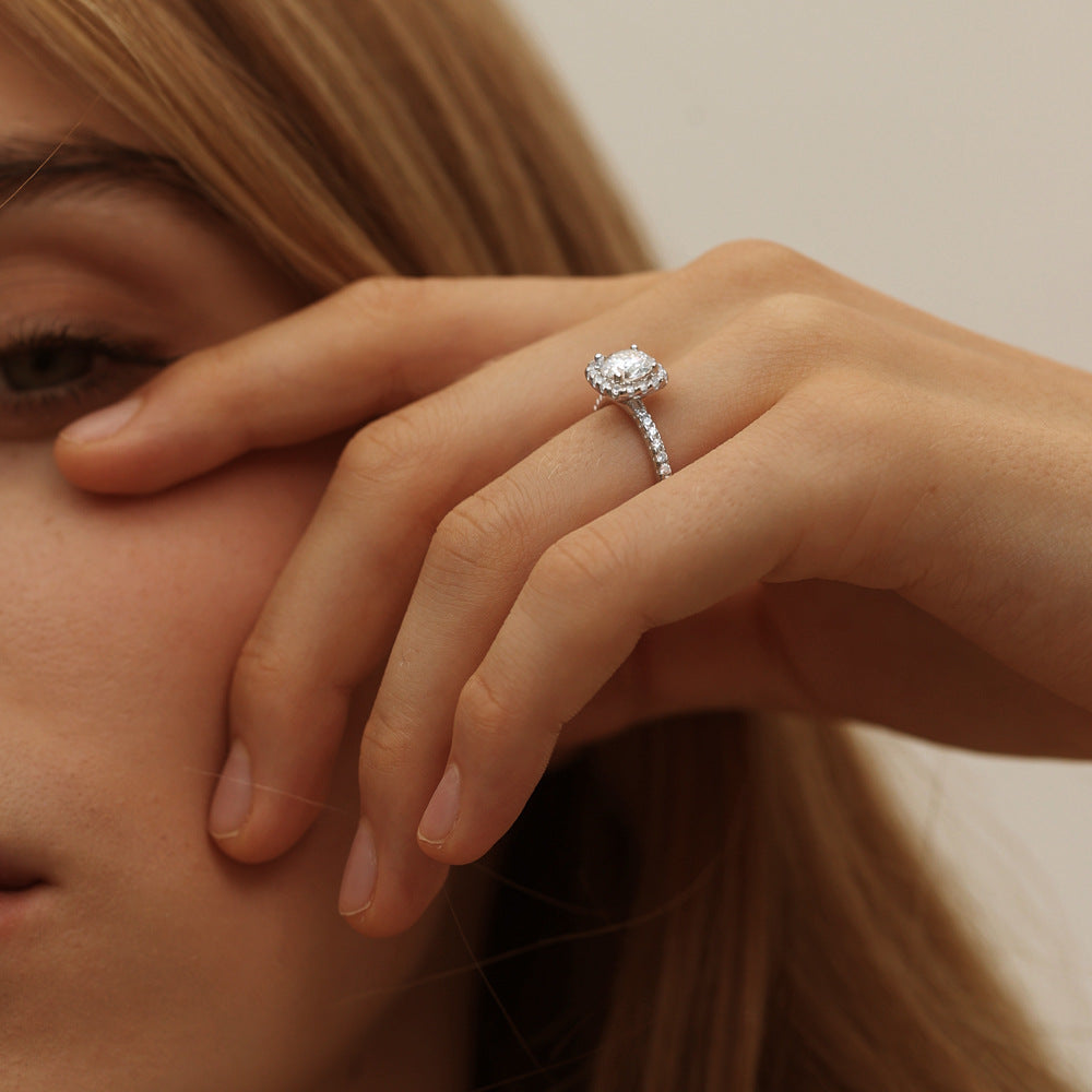 925 Ayar Moissanite Halo Işıltılı Taşlı Yüzük – Zarif ve Göz Alıcı