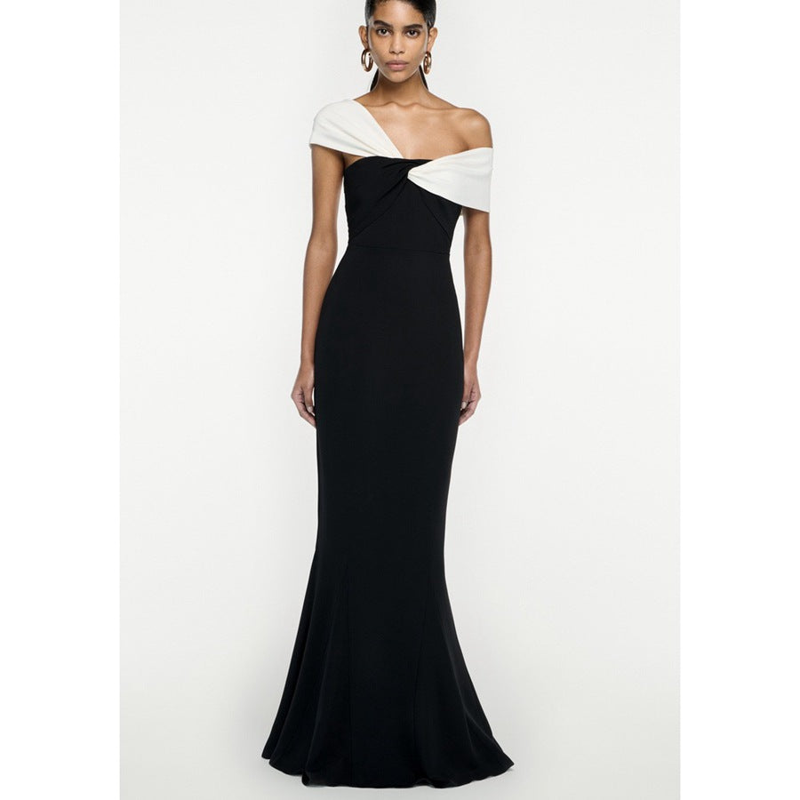 Geripptes Maxikleid mit Schleifendetail